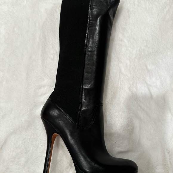 Joan & David Black Heeled Boots - Picture 7 of 11